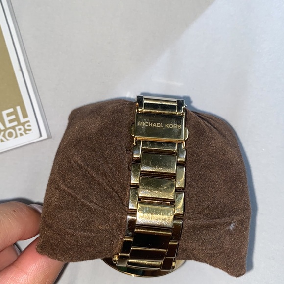 MICHAEL Michael Kors Watch - Picture 4 of 17